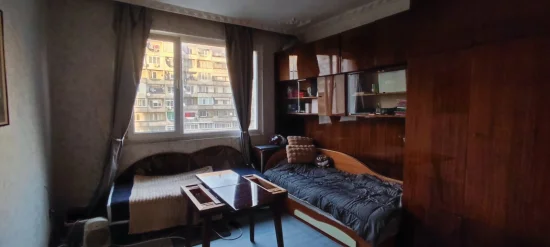 Хол, кухня и спалня с отделни санитарни помещения ОУ Елин Пелин Център