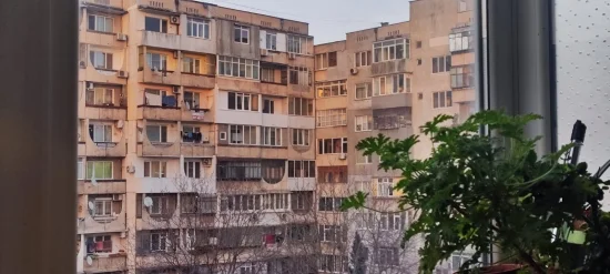 Хол, кухня и спалня с отделни санитарни помещения ОУ Елин Пелин Център