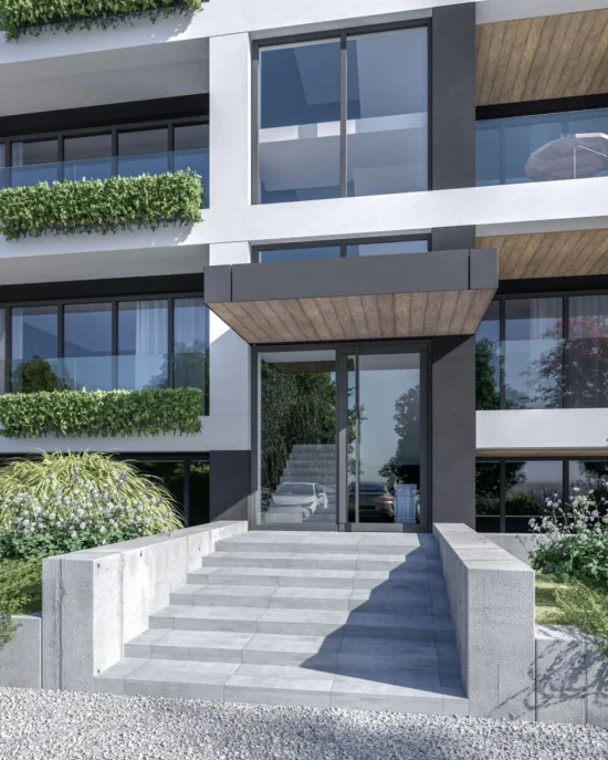 Панорамно студио среден етаж гледка море Варна Кабакум Слънчев ден