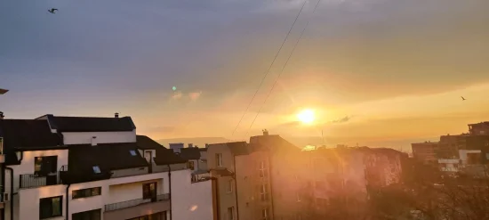 Хол, кухня и спалня с отделни санитарни помещения ОУ Елин Пелин Център