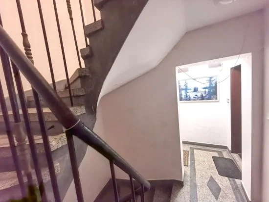 Източен aпартамент с една спалня център 1 РПУ Лаврентий Варна