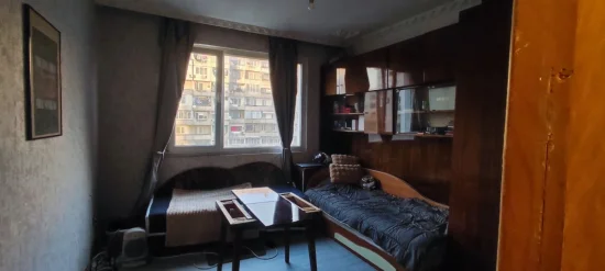 Хол, кухня и спалня с отделни санитарни помещения ОУ Елин Пелин Център