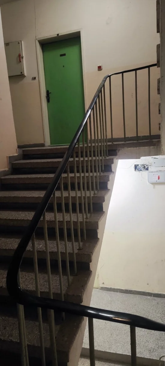 Хол, кухня и спалня с отделни санитарни помещения ОУ Елин Пелин Център