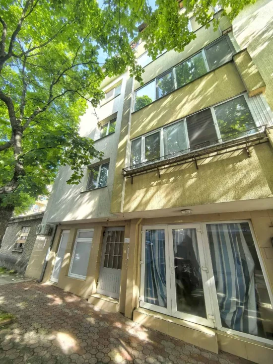 Източен aпартамент с една спалня център 1 РПУ Лаврентий Варна