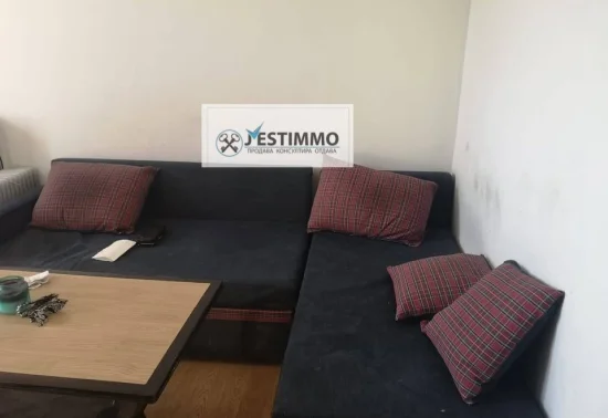 Голям панелен Среден апартaмент център