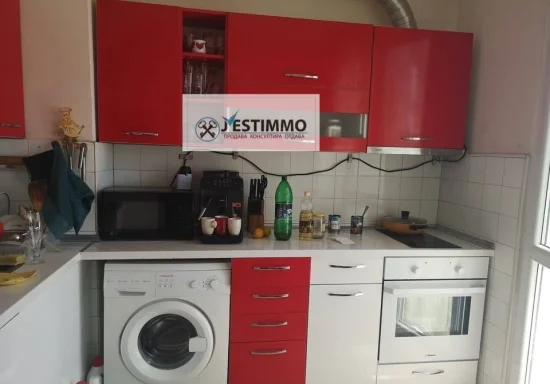 Голям панелен Среден апартaмент център