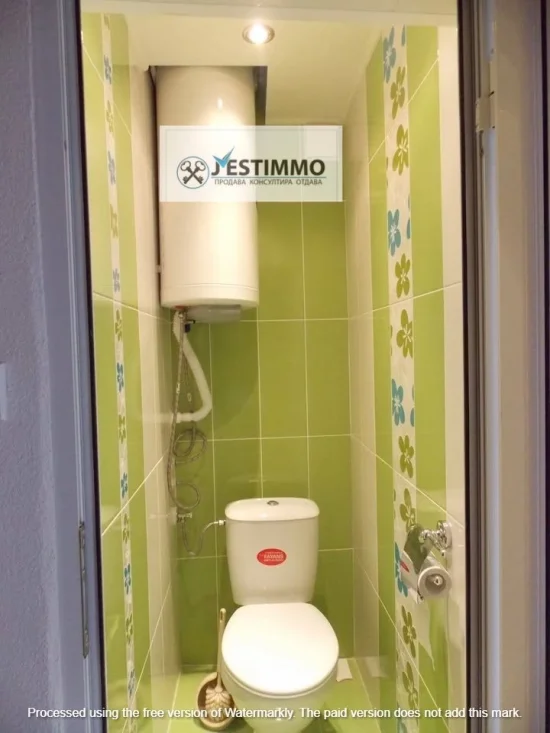 Голям панелен Среден апартaмент център