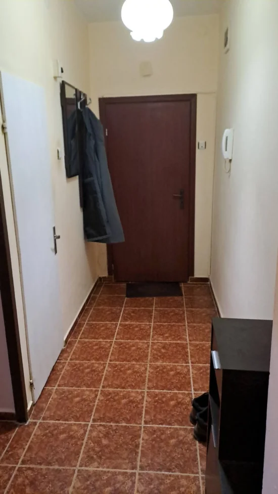 Апартамент с три стаи под наем дългосрочно Базар Левски спирка Явор