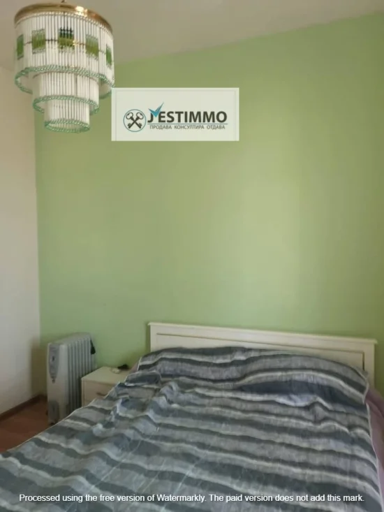 Голям панелен Среден апартaмент център