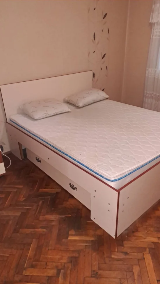 Апартамент с три стаи под наем дългосрочно Базар Левски спирка Явор