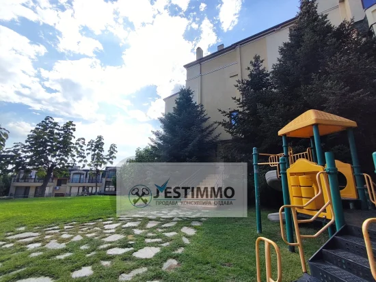 Бутиков двустаен апартамент на 50 метра от спирка